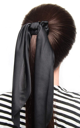LFOUVRE hair scrunchies displayed with various colours