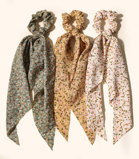 LFOUVRE scrunchies worn as a bracelet