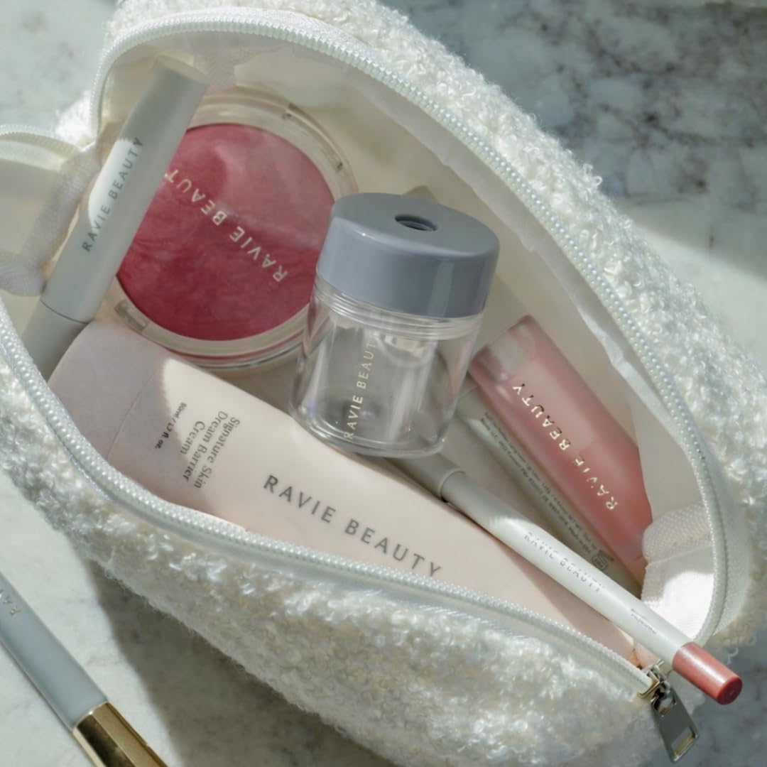 Lifestyle shot of Ravie Beauty sharpener in use