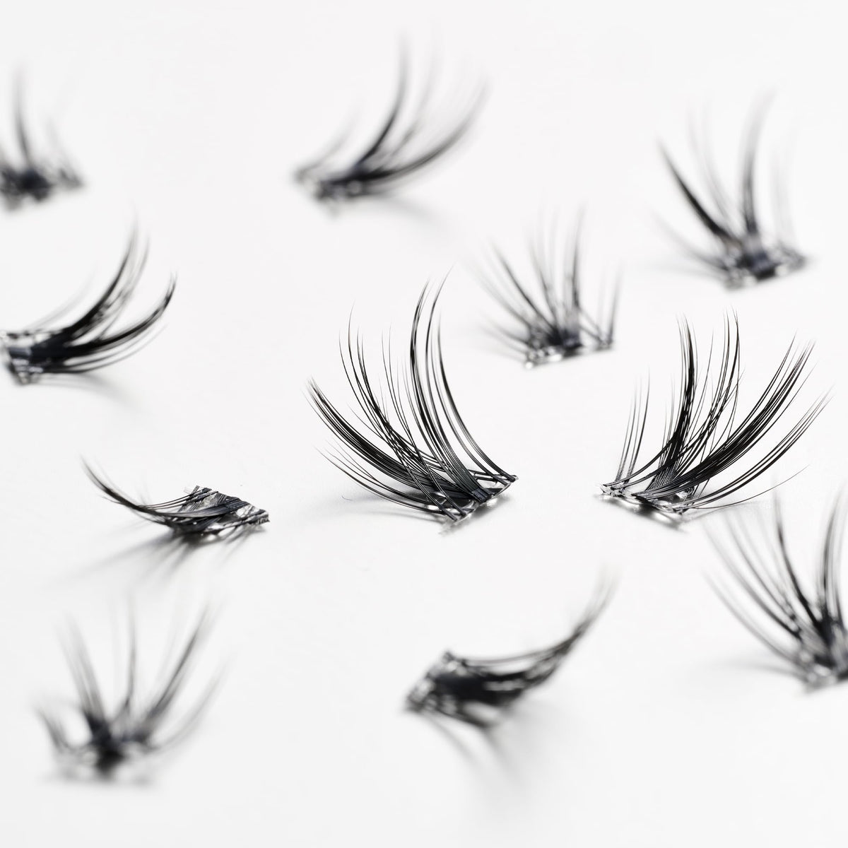 Lilly Lashes Self-Adhesive Wispy Flares Lash Clusters application process
