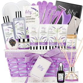 LILY ROY 22-Piece Spa Gift Basket with lavender products