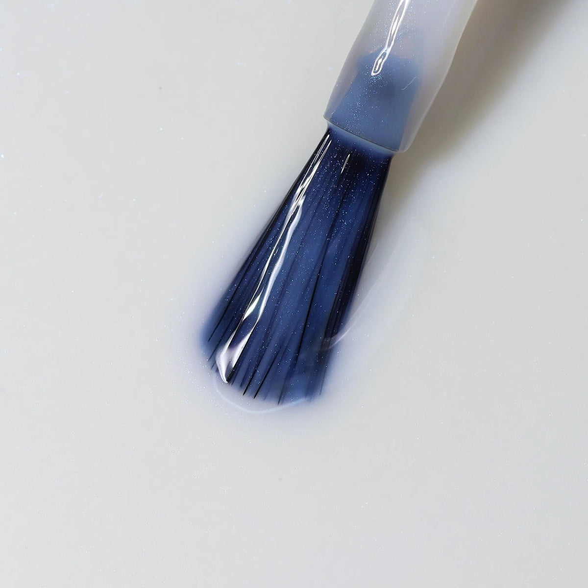 LONDONTOWN kur Illuminating Nail Concealer packaging details