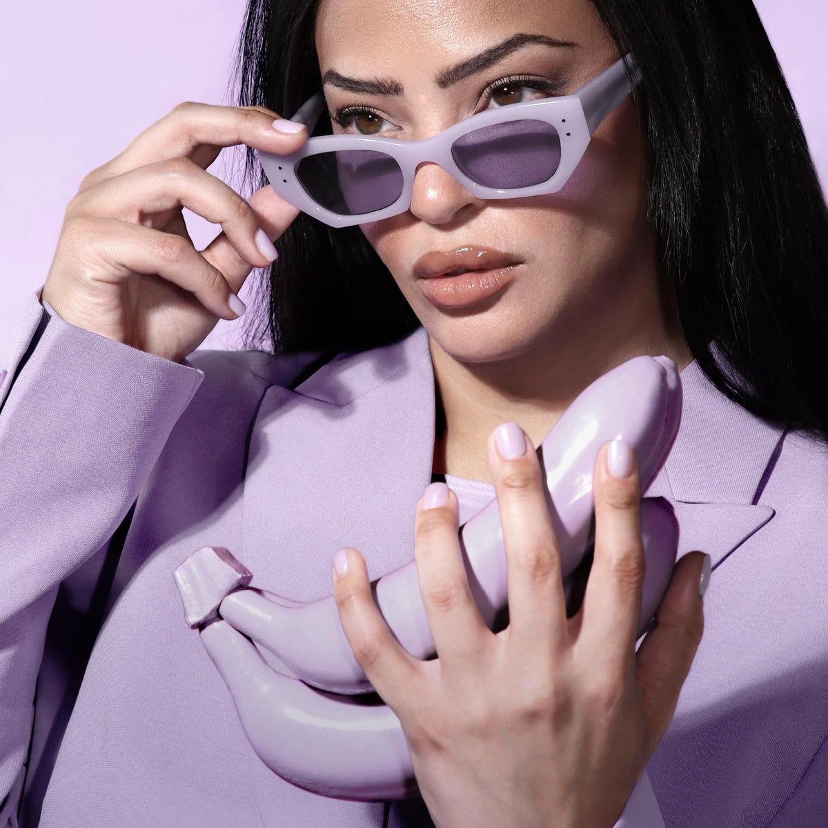 LONDONTOWN kur Nail Concealer Lavender texture on skin