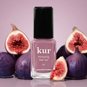 LONDONTOWN kur Perfecting Nail Veil #11 Fig lifestyle scene