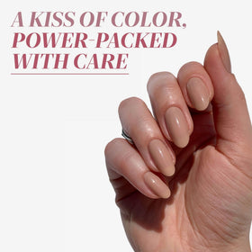 LONDONTOWN kur Perfecting Nail Veil Creamy Latté Tint brush close-up