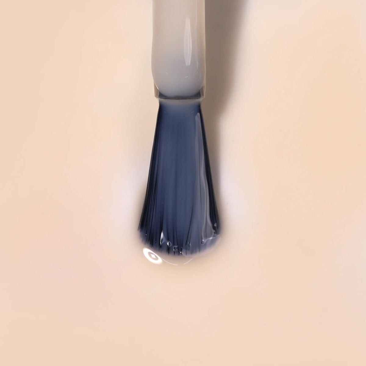 LONDONTOWN kur Perfecting Nail Veil in natural light