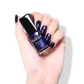 LONDONTOWN lakur Nail Polish Black Thorn application on nails