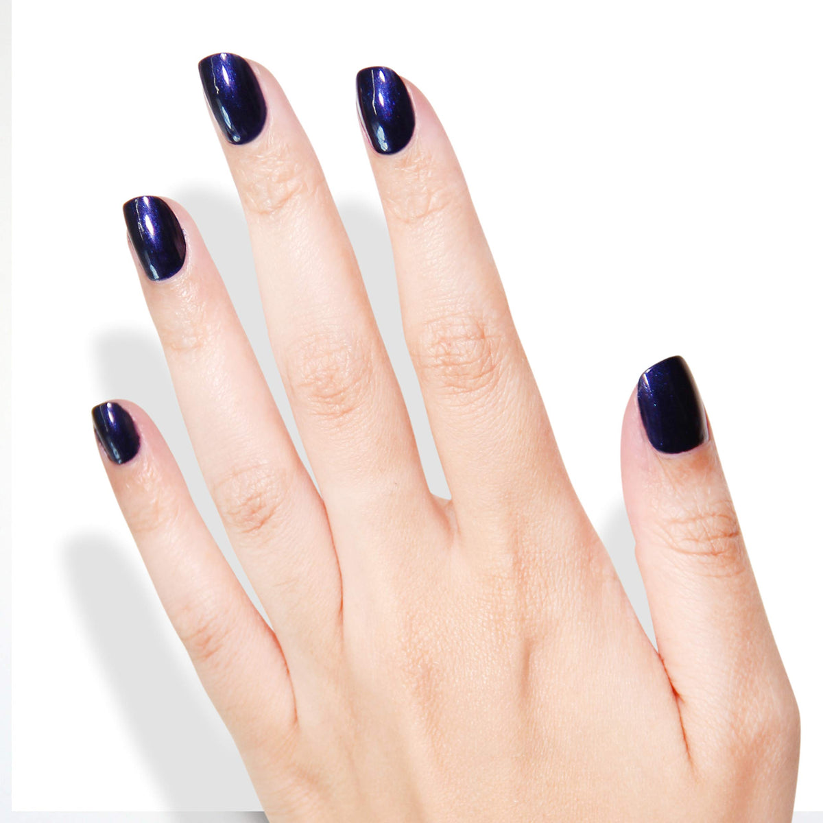 LONDONTOWN lakur Nail Polish Black Thorn showing rich colour
