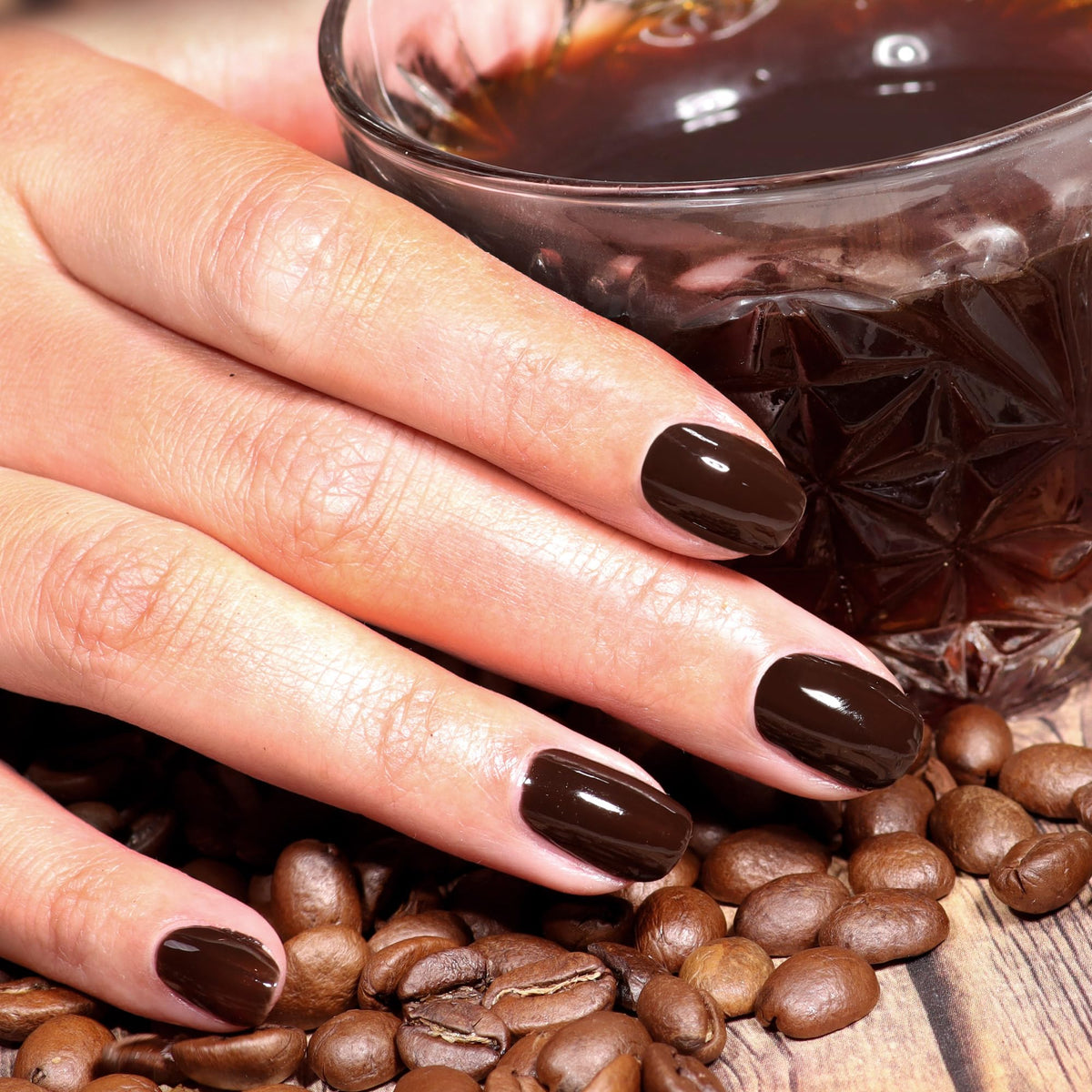 LONDONTOWN lakur Nail Polish Midnight Mocha applied on nails
