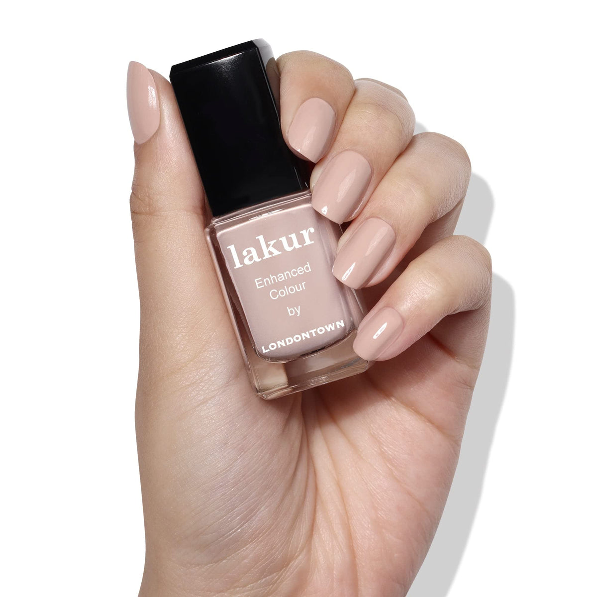 LONDONTOWN lakur Nail Polish Pampas Beige applied on nails