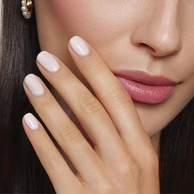 LONDONTOWN lakur Nail Polish Princess Awaits in a beauty routine