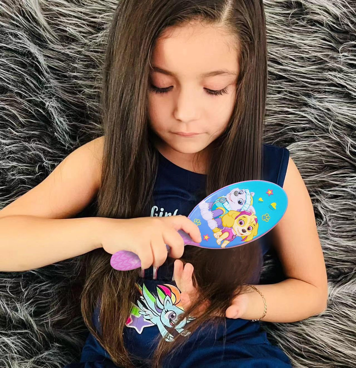 LUV HER Paw Patrol hair brush with rounded bristles close-up