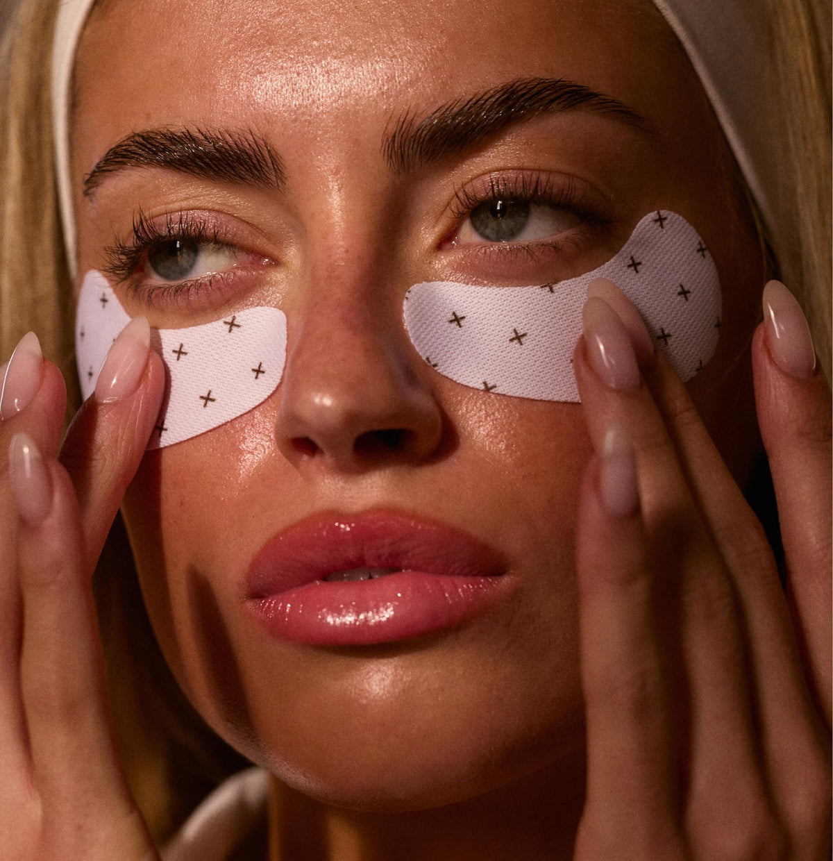 + Lux Unfiltered Iced Latte Cooling Under Eye Patches texture detail
