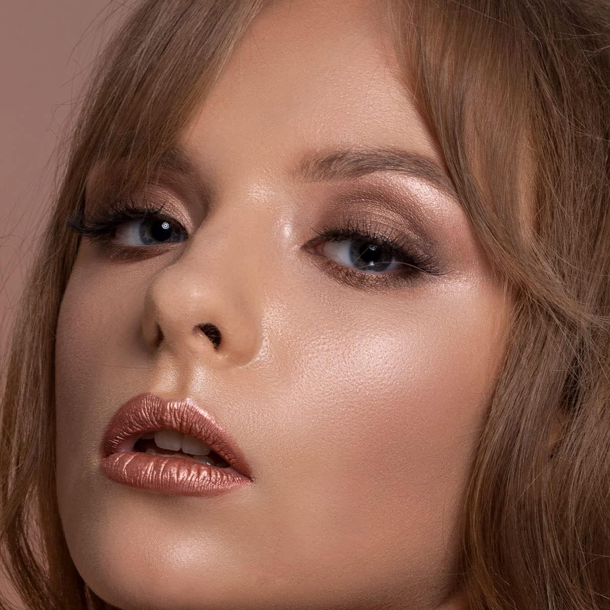 LUXAZA eyeshadow stick with blending brush attached