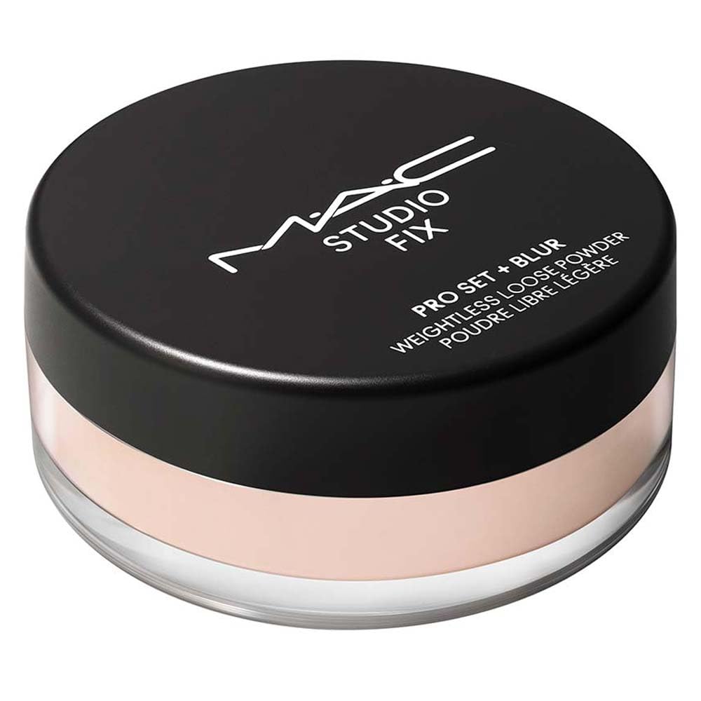 MAC Studio Fix Pro Set + Blur Loose Powder 82g close-up of powder texture