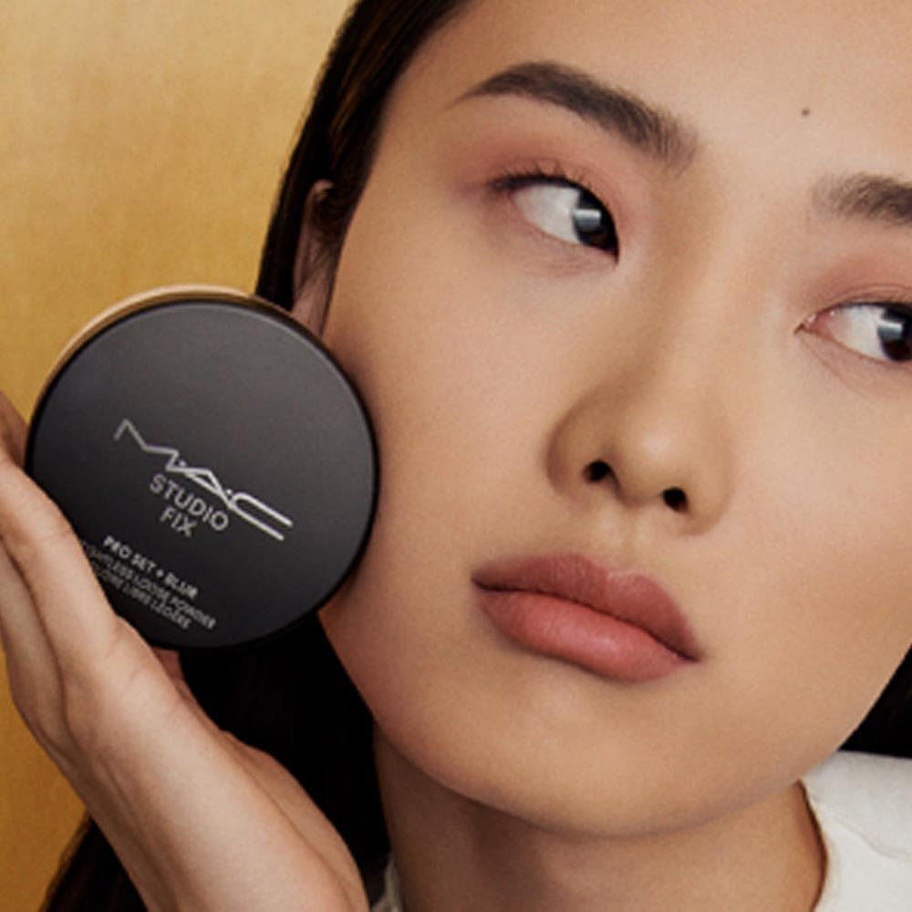 MAC Studio Fix Pro Set + Blur Loose Powder 82g in use on model