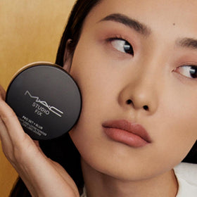 MAC Studio Fix Pro Set + Blur Loose Powder 82g in use on model