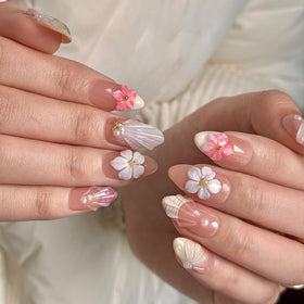 MAGLFELL press on nails showing unique floral pattern