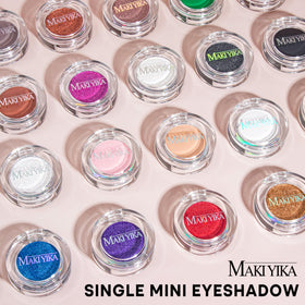MAKI YIKA Light Beige White Eye Shadow Palette texture close-up