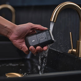 MANSCAPED The Handyman Compact Face Shaver with protective cover