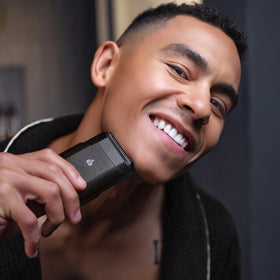 MANSCAPED The Handyman Compact Face Shaver with USB-C charging cable