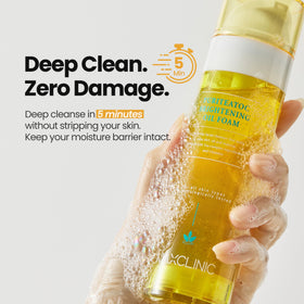 MAXCLINIC K Beauty PuriteaToc Oil To Foam Cleanser texture close-up