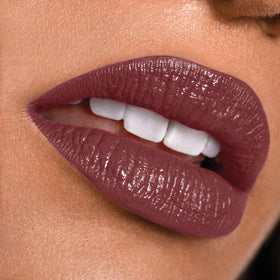 MAYBELLINE Super Stay 24 Liquid Lipstick Unlimited Raisin applied on lips
