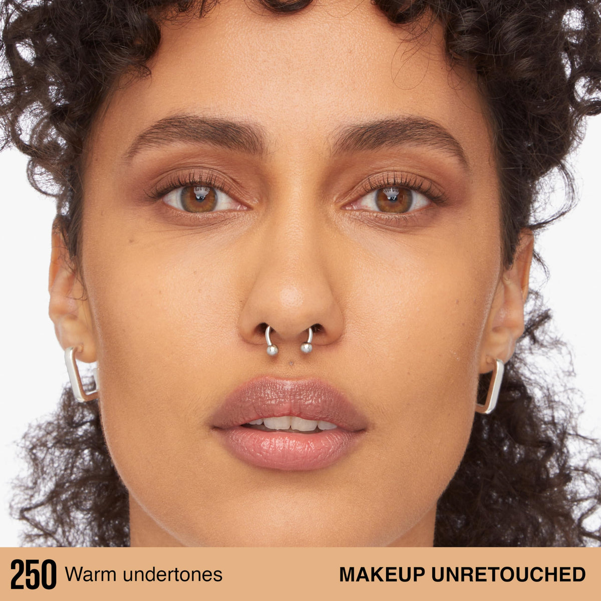MAYBELLINE Super Stay Lumi-Matte Foundation 250 cap close-up
