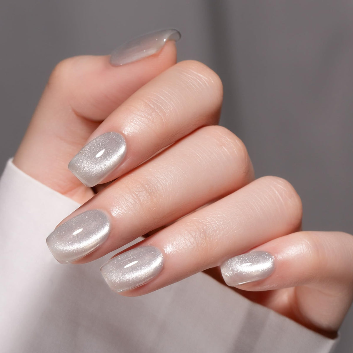 MAYCHAO 15ML Clear Silver Cat Eye Gel Nail Polish application