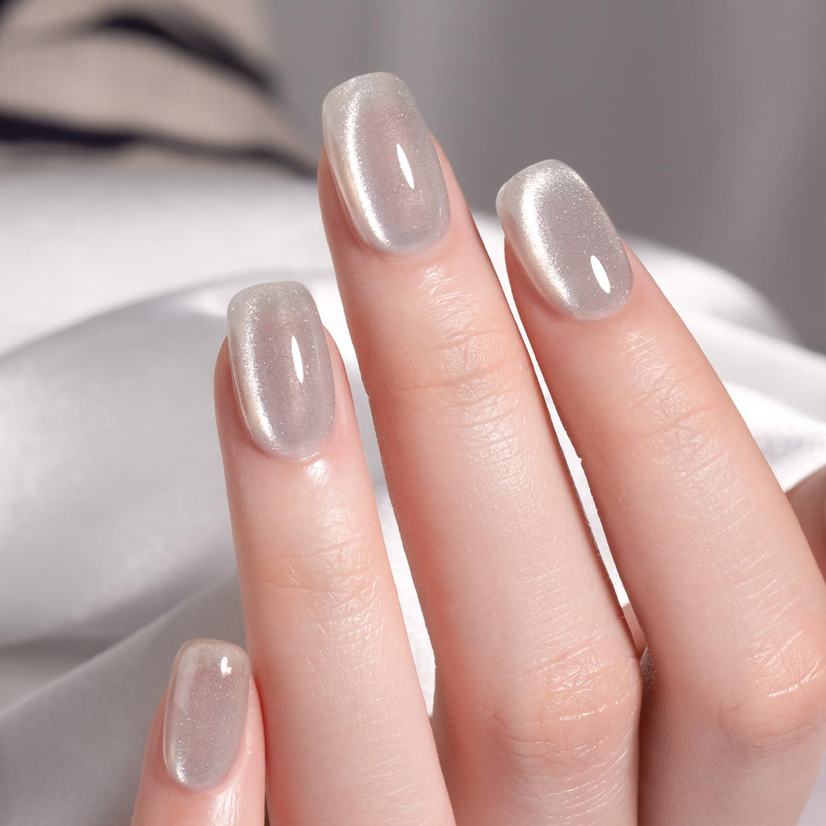 MAYCHAO 15ML Clear Silver Cat Eye Gel Nail Polish with magnet