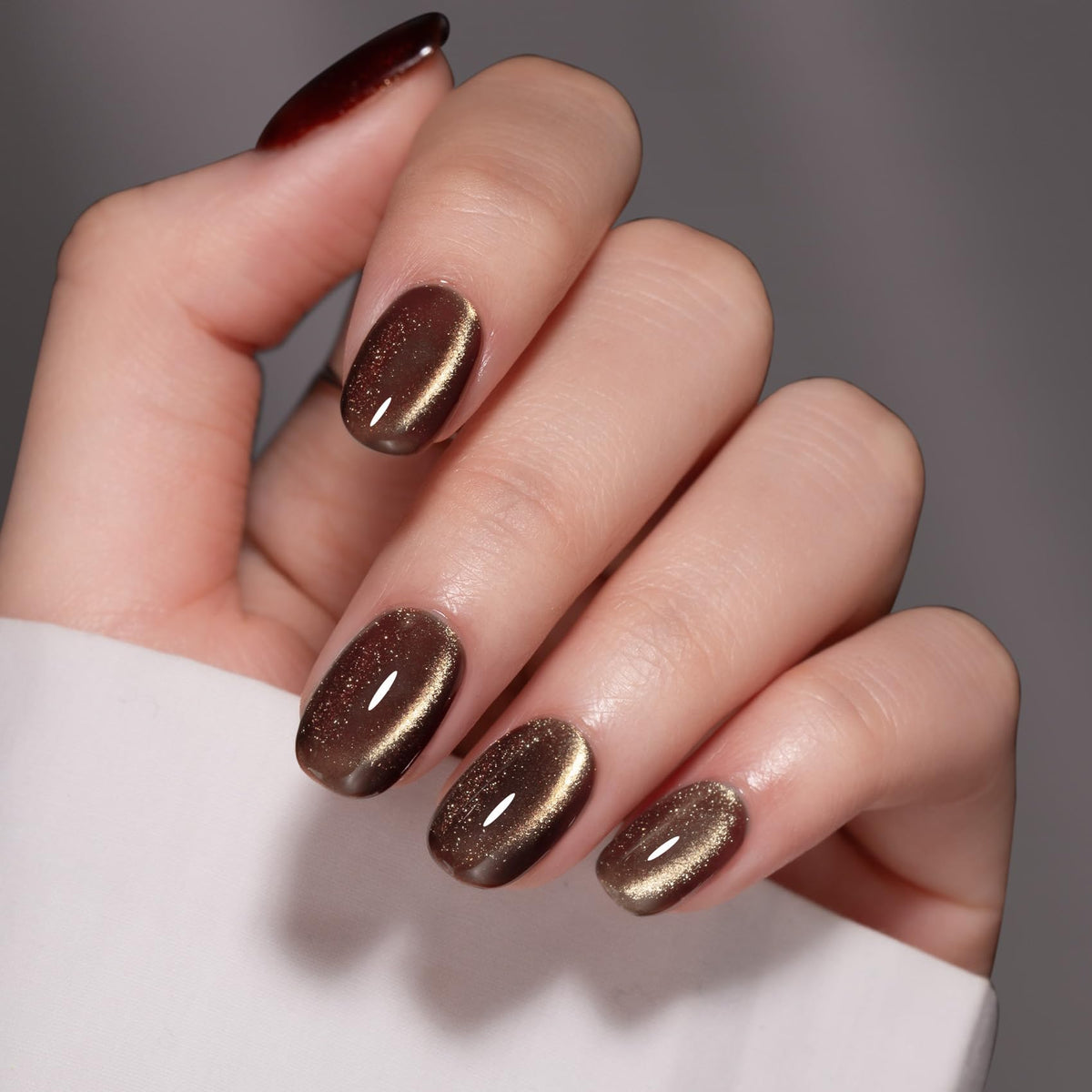 MAYCHAO Cat Eye Gel Nail Polish 15ML application on nails