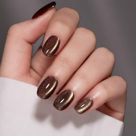 MAYCHAO Cat Eye Gel Nail Polish 15ML application on nails