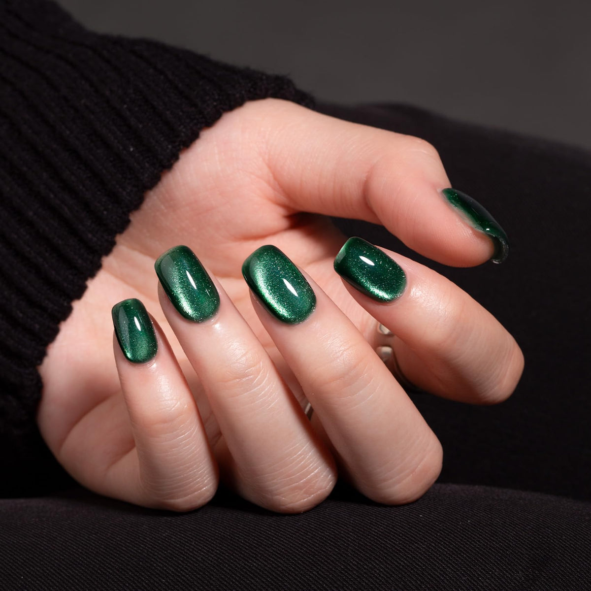 MAYCHAO Cat Eye Gel Nail Polish 15ML green holographic bottle close-up