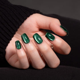 MAYCHAO Cat Eye Gel Nail Polish 15ML green holographic bottle close-up