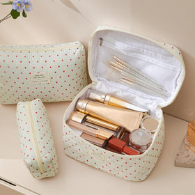 Medium HBselect makeup bag side view with zipper