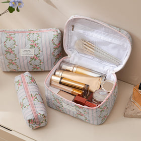 Medium HBselect makeup bag side view with zipper
