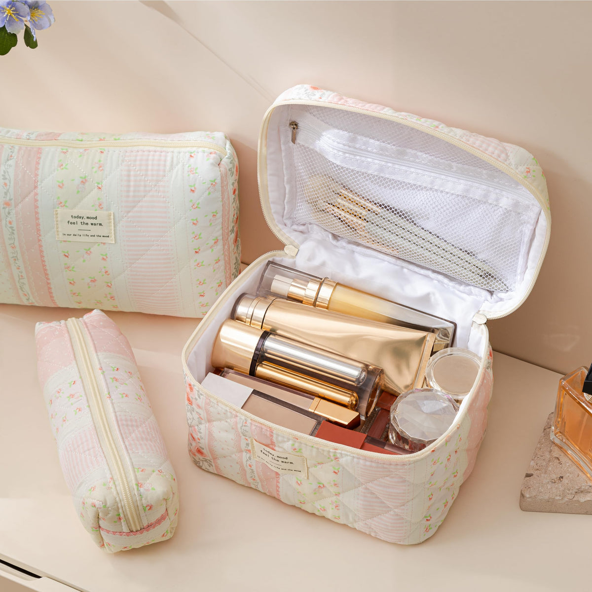 Medium HBselect Quilted Makeup Bag side view with zipper