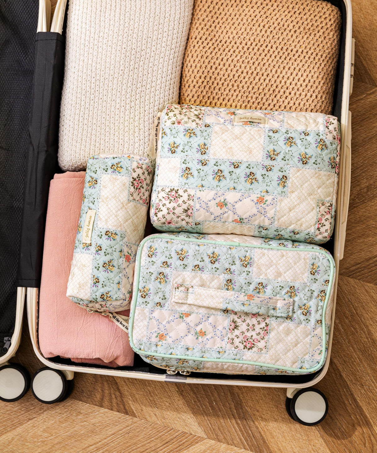 Medium HBselect Quilted Makeup Bag with zipper detail