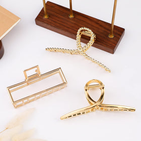 Mehayi claw clips used during yoga session