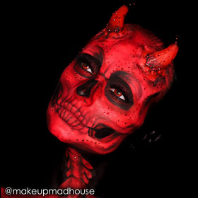Mehron Makeup Paradise AQ Beach Berry in use at an event