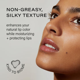 Melixir Vegan Lip Butter Nudy Rose applied on lips