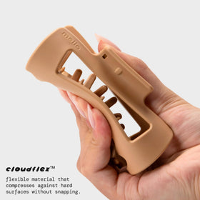 MELLO Medium Hair Clip showing flexible design