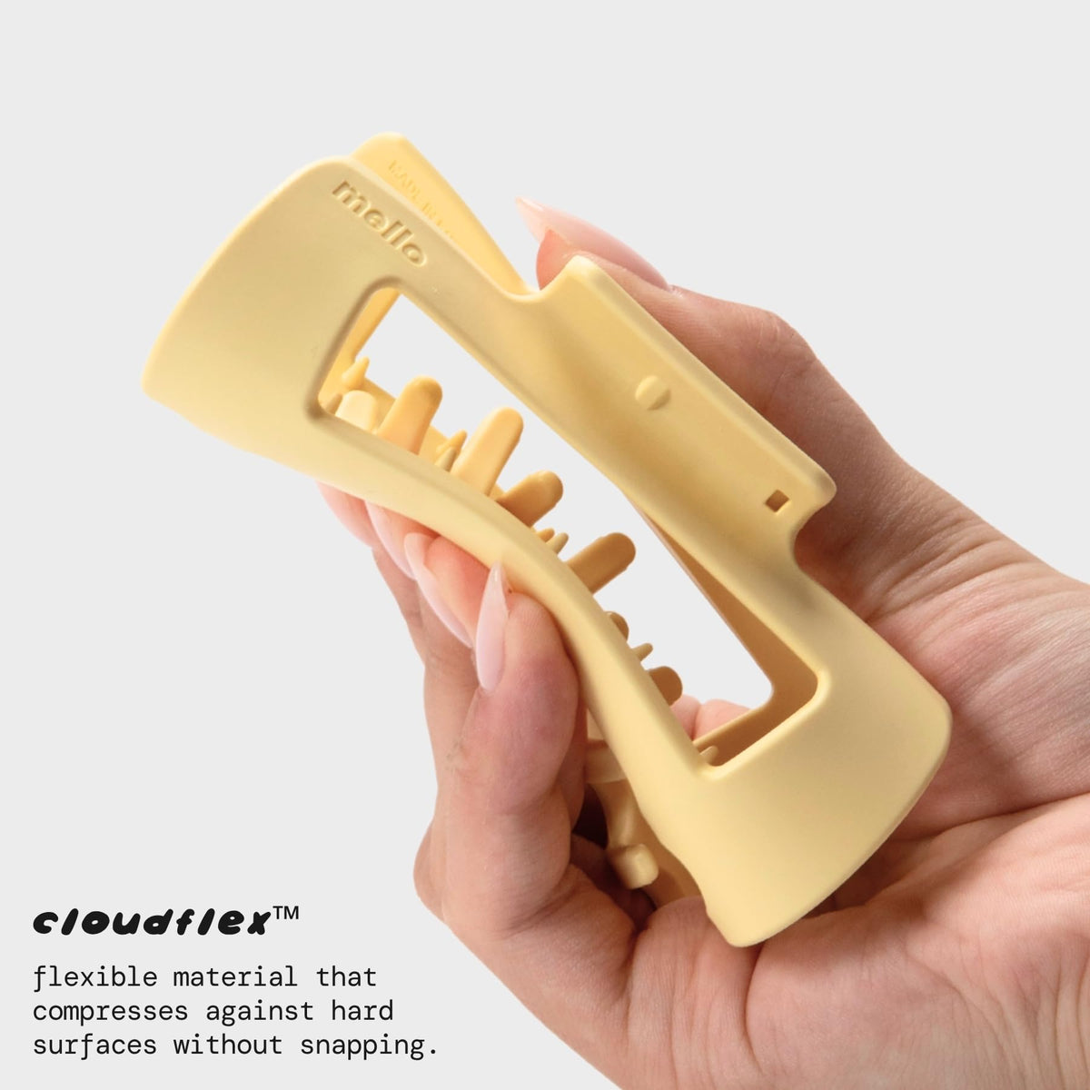 MELLO Medium Hair Clip showing inward-curving teeth