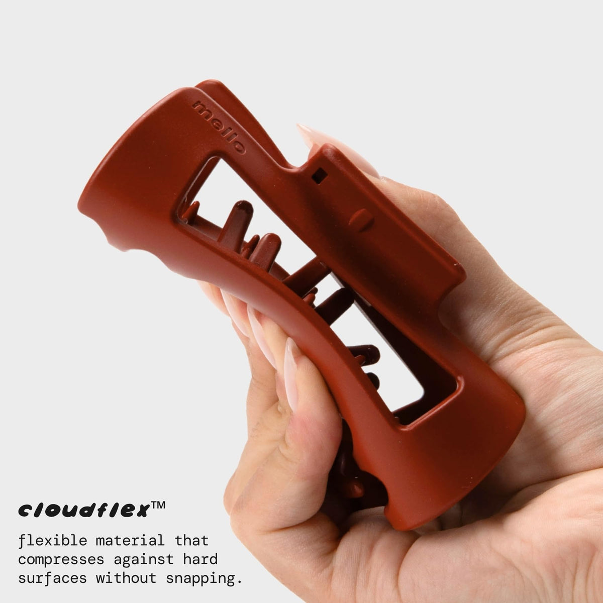 MELLO Medium Hair Clip showing inward-curving teeth