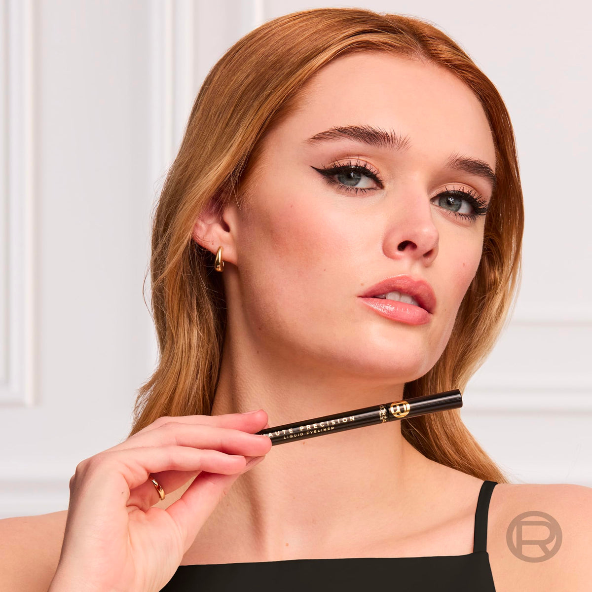Model applying L'Oreal Paris Liquid Eyeliner