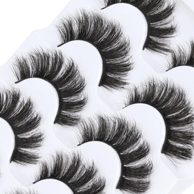 Model wearing Veleasha Fluffy False Eyelashes