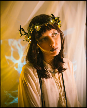 MOSTORY Light Up Elf Crown side view showcasing adjustable ribbon