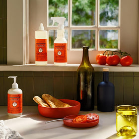 Mrs. MEYER'S Liquid Hand Soap Tomato Vine label close-up