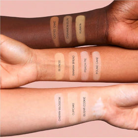 NAPH H.U.D.A BEAUTY Mini Easy Bake Loose Powder application on skin