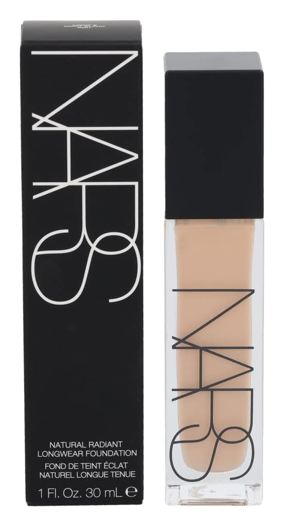 NARS Natural Radiant Longwear Foundation Mont Blanc application brush